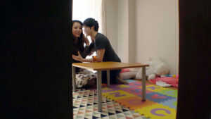 必死に抵抗して快楽に負けた中年おばさん…