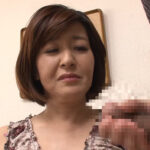 美しすぎる五十路妻 夫の前で他人の肉棒を貪る牝と化す 陽子