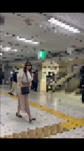 ロングヘアの清楚系美女が吐息を漏らしながら…