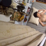 イケメンが熟女を部屋に連れ込んでSEX盗撮59