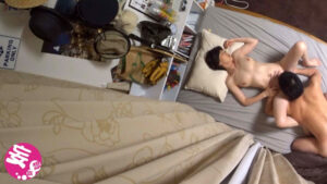 イケメンが熟女を部屋に連れ込んでSEX盗撮59