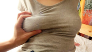 家事代行おばさんの無防備な胸チラに我慢できずに即ハメ