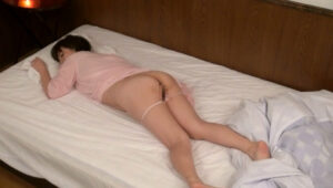 Neo近親相姦！！ お母さんのネグリジェ姿のオナニーを覗いてビンビンの僕。イキリ勃つチ●ポを見せつけ相互オナニーをしたら発情したお母さんにヤラれちゃいました！！ VOL.06