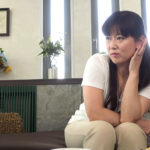 46歳 細身でデカ尻の母に会いに行ったら、Tバックを履いていてビックリした話･･･ 銚子の熟母 小日向こゆき