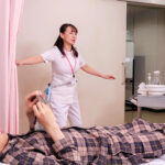 ワザと手コキのような陰部洗浄で暴発させて青年患者を虜にするおばさん看護師 アラフィフ美人看護師さん