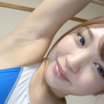 木下ひまり 濡れてテカってピッタリ密着 神競泳水着 可愛い女子の競泳水着姿をじっとりと堪能！着替え盗撮から始まり貧乳から巨乳にパイパン、ハミ毛、ジョリワキ等のフェチ接写やローションソーププレイや競泳水着ぶっかけ等を完全着衣で楽しむAV