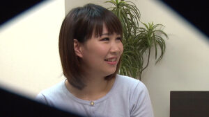 主婦仲間の上品でマジメな人妻にエロ仕掛けガチモニタリング Vol.5 「誰か来ちゃうからヤメて！」と言いながらも感じまくる素人奥さん