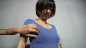 ガン黒デカ乳首の女