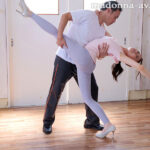 社交ダンスNTR 沈み込む指先、絡み合う肉体―。見知らぬ男と情熱的に踊り狂う妻を、俺はただ見守る事しか出来なかった―。 藤かんな