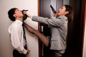 魅惑の黒パンスト女上司 卯水咲流