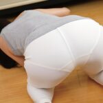 妻の出産入院中、無防備な姿で家事を手伝ってくれる義母に欲情し孕ませ性交 安野由美