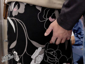 電車でさわられた五十路母 よしい美希