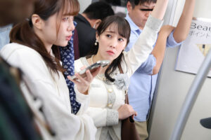 我が子の前で触られ絶頂が止まらない巨尻母VOL.4