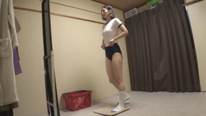 卯水咲流 ムチムチ美尻 神体育着 美少女やぽっちゃり娘らにピチピチ体育着を着せ、ハミパン、ムレムレワレメを毛穴まで見えるほどの超ドアップ接写！さらに尻コキ、着衣お漏らし放尿や体育着ぶっかけ等体育着好きに送る完全着衣フェチAV