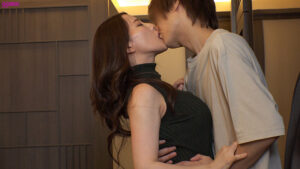 結婚して22年、平凡な生活を送る主婦。最近、年齢を重ねるごとに心が冷めていくのを感じる…もう一度だけ10代の頃のようにキスしただけでドキドキする燃えるようなSEXがしたい。一日限定彼氏と最初で最後の不貞中出しSEX まなみさん（43歳）太田区在住 子供:息子（20歳）