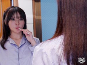 心は家族でも体は他人の微妙な関係―。過ちが起こらないはずがない義理の母親と二人だけの1週間 依本しおり