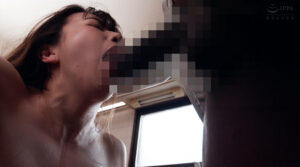 侵入者-覆面黒人に襲われ潮吹きしながら堕ちた人妻-