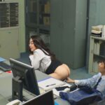 「誰にも言わないで･･･」残業中に息抜きオナニー ゆりさん55歳