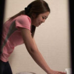 盗撮 出張マッサージの美熟女はギン勃ちチ〇ポで欲情させたらヤレる！？ 6