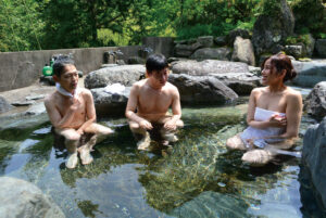 後妻の誘惑 家族旅行で息子を狙い撃ち…汐河佳奈