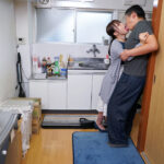 貧乏な自分にあるのは性欲と安アパートだけ ミドリ