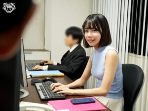 社内一キレイな先輩女子が早く結婚しろとうるさい両親を安心させるために恋人のフリを頼んだ後輩男子と実家に行ったら中出しセックスするハメに…何度もイカされて本当に好きになっちゃった 梅田みなみ